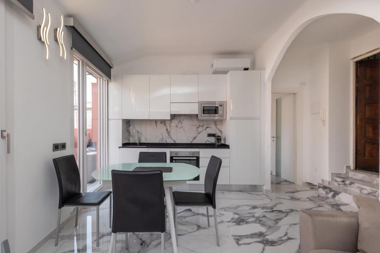 Casa Vacanza " La Rosa " Imperia Liguria Exterior photo