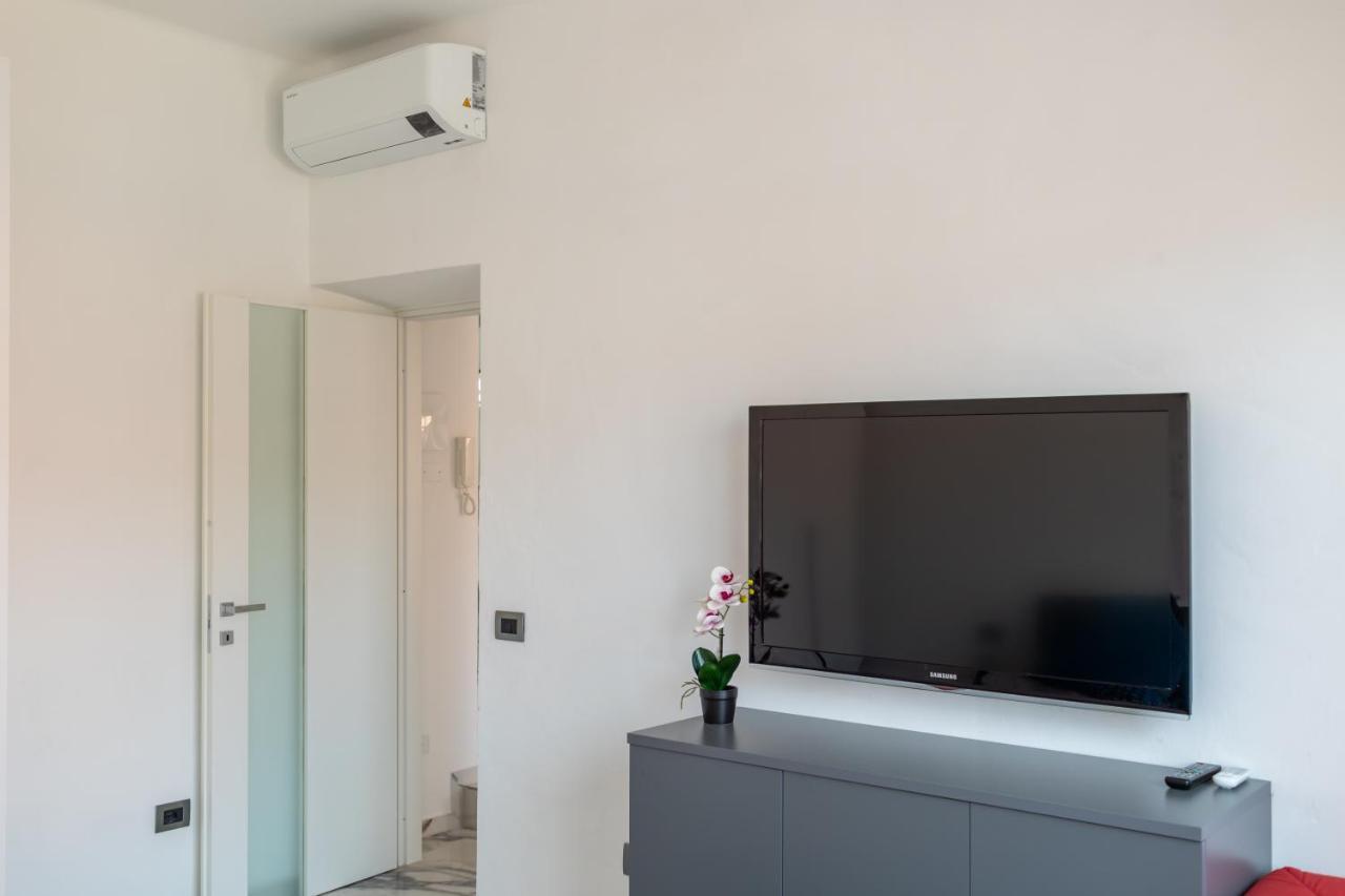 Casa Vacanza " La Rosa " Imperia Liguria Exterior photo